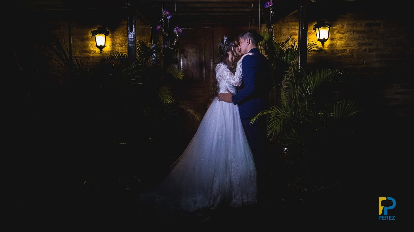 CASAMENTO NOTURNO de JULIA e FABRÍCIO - ESPAÇO MARAVILHA CASAMENTO NOTURNO de JULIA e FABRÍCIO - ESPAÇO MARAVILHA