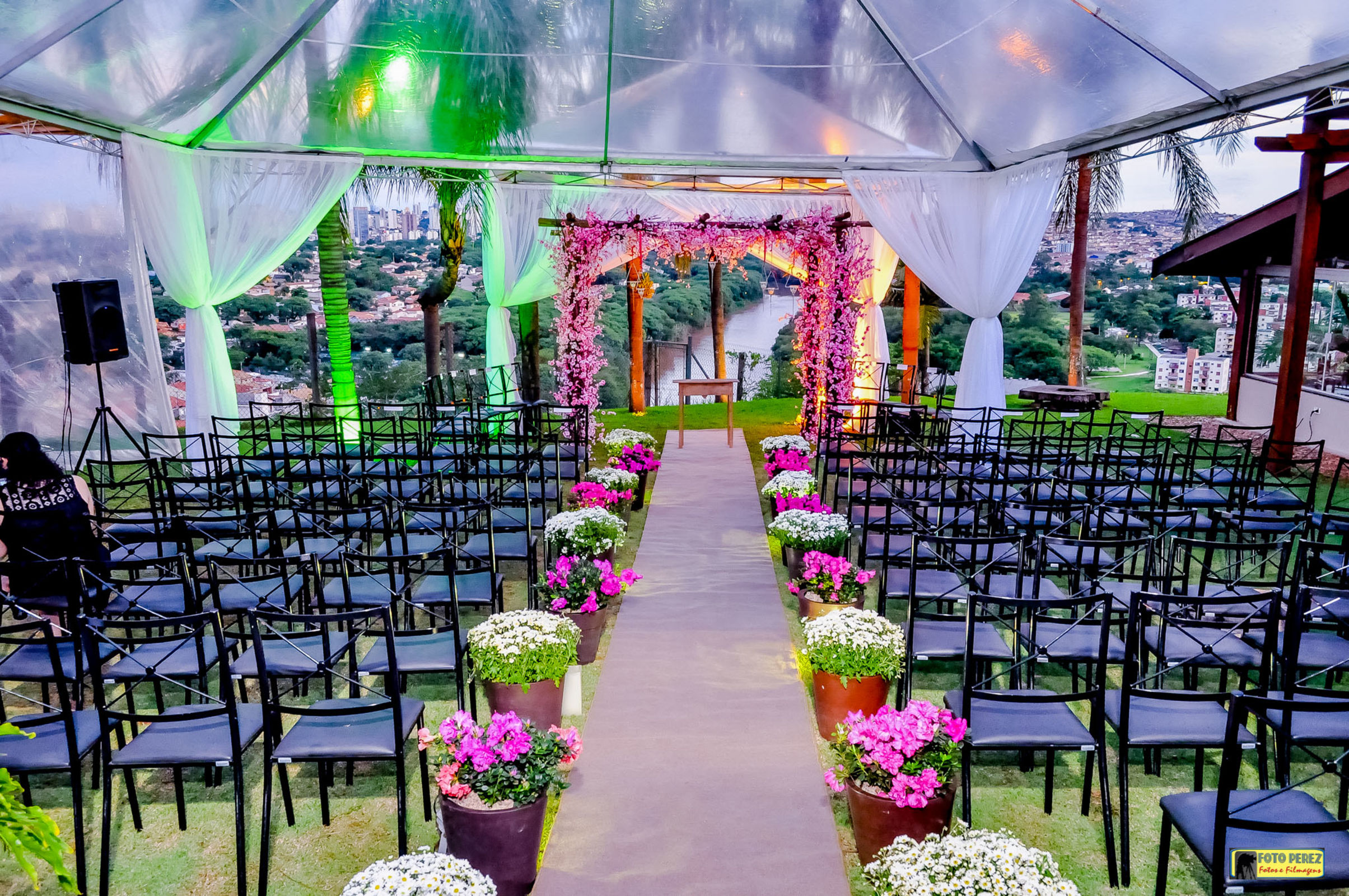 Foto CONHEÇA ALGUNS ESTILOS DE DECORAÇÃO PARA CASAMENTOS - Imagem 1